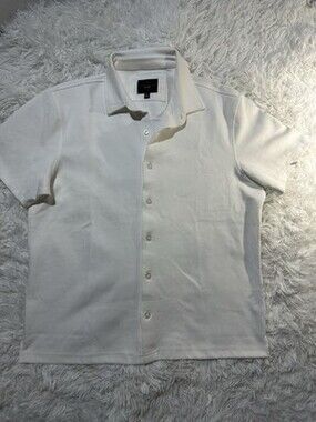 ✨ Marc Asher Cream short sleeve shirt with a relaxed fit Size Medium ✨